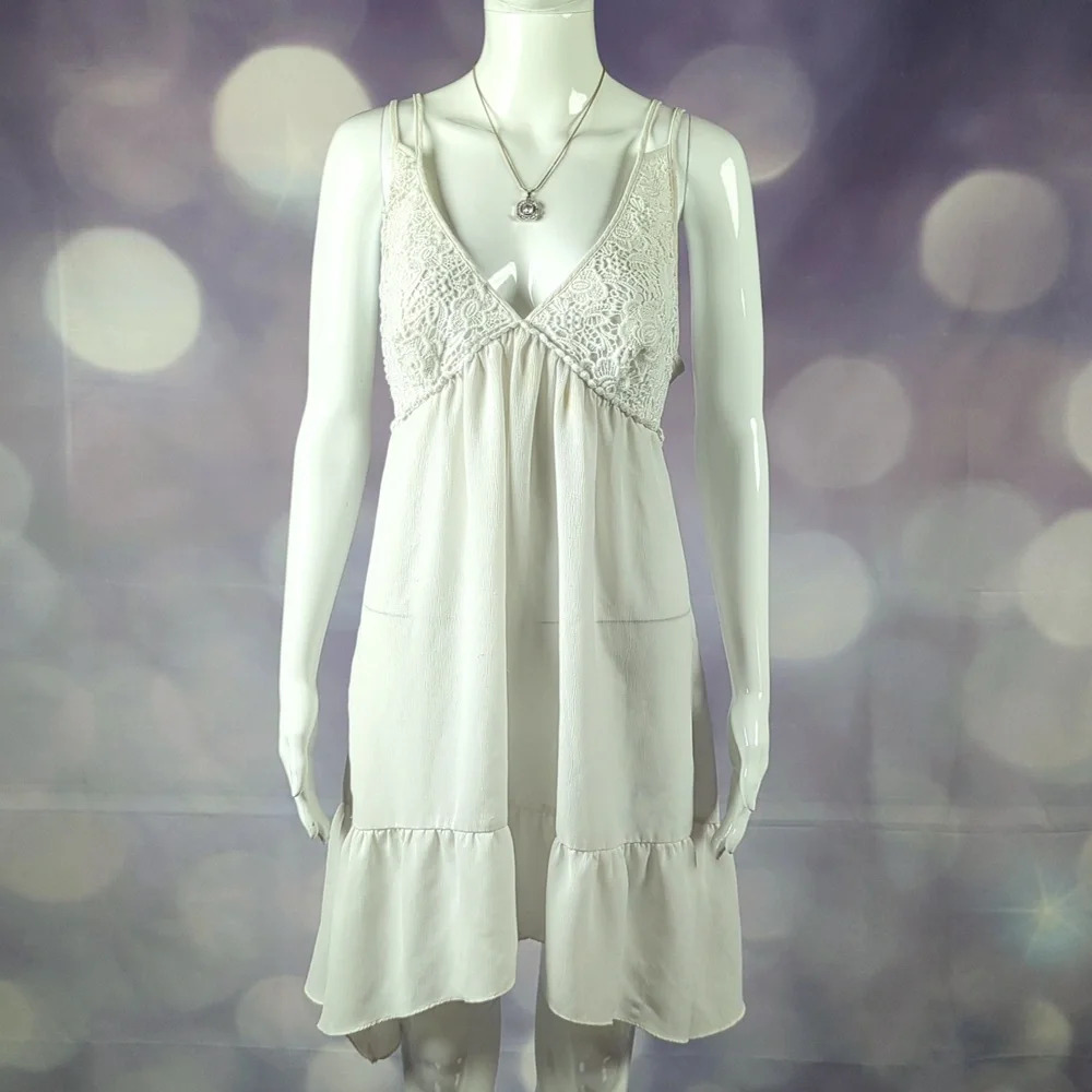 Linea Donatella Solid White Boho Crochet V-Neck Nightgown